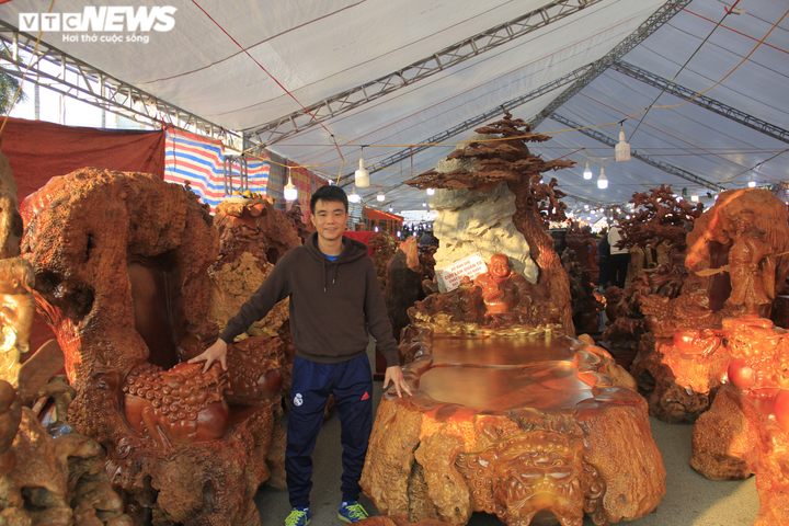 Choáng ngợp bộ bàn ghế 'cửu lân quần tụ' dát vàng giá siêu đắt - 13