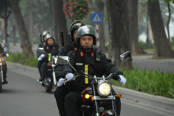Ảnh: Công an Hà Nội ra quân bảo vệ Đại hội XIII - 9