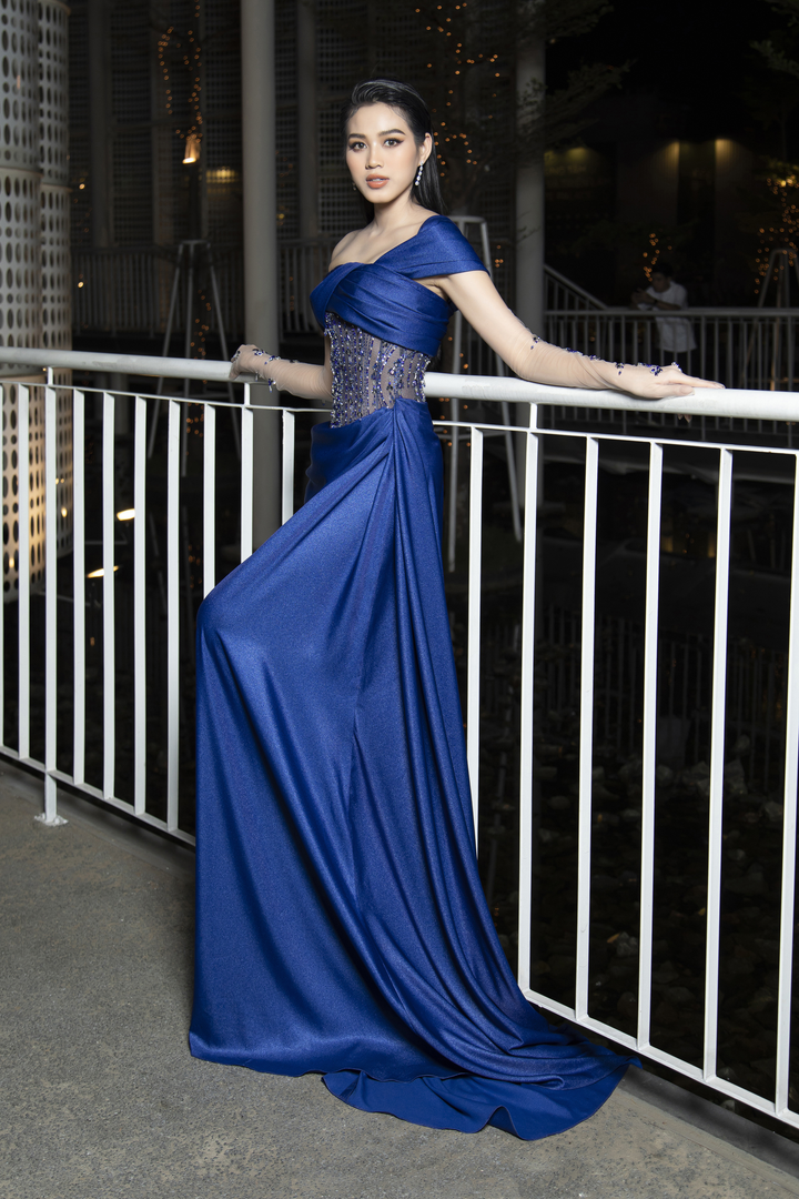 Hoa hậu Đỗ Mỹ Linh đeo trang sức hơn 20 tỷ đồng đi sự kiện - 6