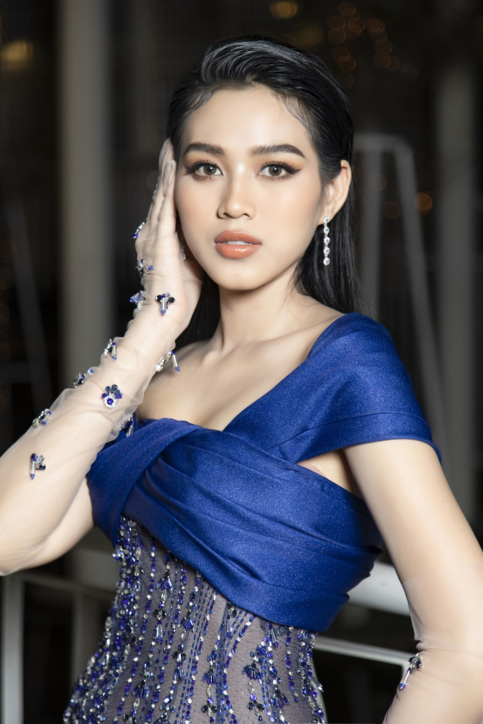 Hoa hậu Đỗ Mỹ Linh đeo trang sức hơn 20 tỷ đồng đi sự kiện - 4