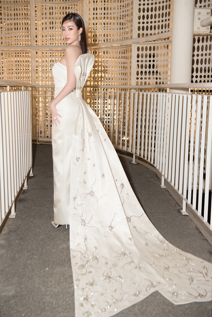 Hoa hậu Đỗ Mỹ Linh đeo trang sức hơn 20 tỷ đồng đi sự kiện - 3