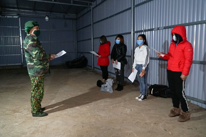 Bắt giữ 4 phụ nữ nhập cảnh trái phép qua sông biên giới ở Quảng Ninh - 1