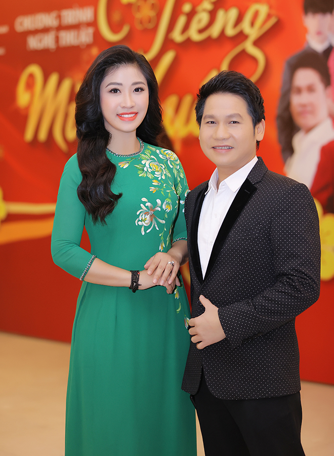 Sao Mai Bích Hồng khoe nhan sắc gái 2 con mặn mà - 4