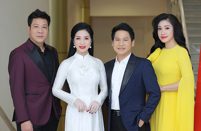 Sao Mai Bích Hồng khoe nhan sắc gái 2 con mặn mà - 2