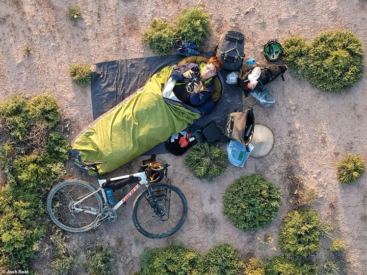 Hành trình kỳ lạ của chàng trai đạp xe từ Trung Quốc về Anh - 4