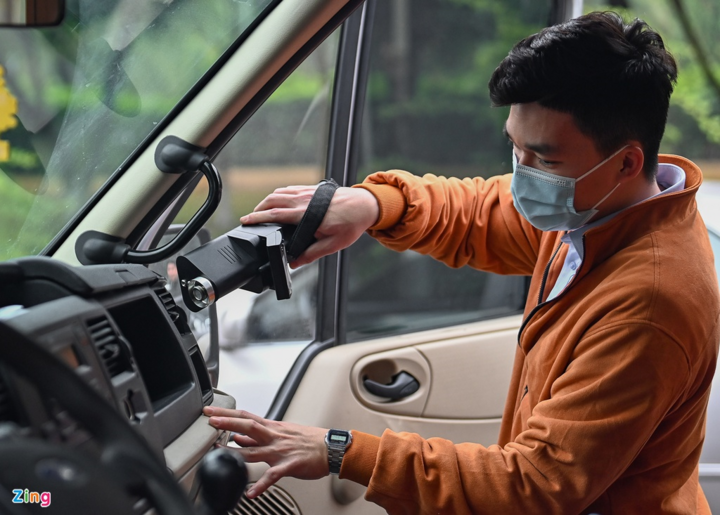 Gắn biển số cho hơn 100 xe phục vụ Đại hội Đảng XIII - 11