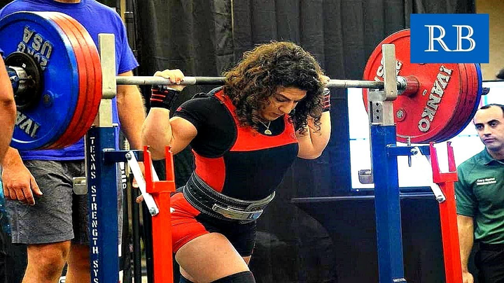 'Bà cụ' nâng tạ gần 200kg khiến trai trẻ mặt xanh lè sợ hãi - 2