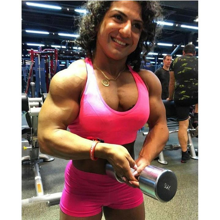 'Bà cụ' nâng tạ gần 200kg khiến trai trẻ mặt xanh lè sợ hãi - 8