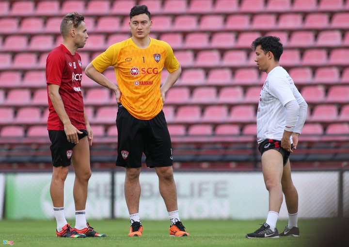 'Cerezo Osaka biết về rắc rối giữa Văn Lâm và Muangthong' - 1