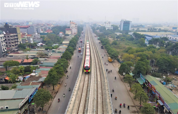 Cận cảnh đoàn tàu đầu tiên lăn bánh trên tuyến đường sắt Nhổn - Ga Hà Nội - 1