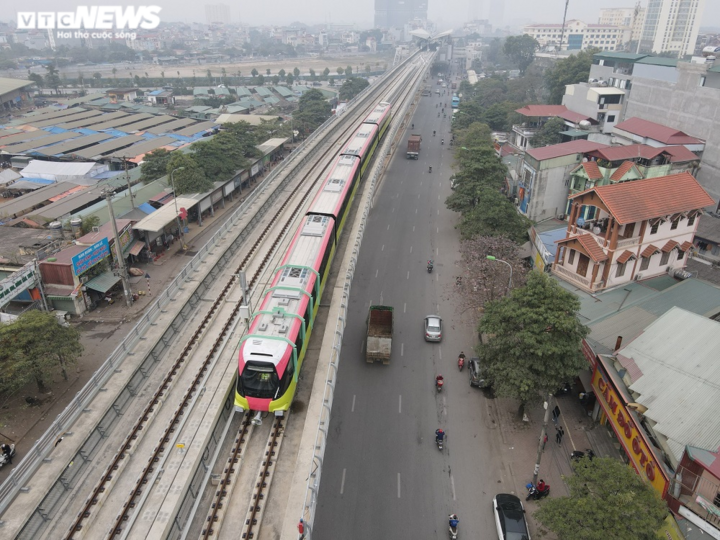 Cận cảnh đoàn tàu đầu tiên lăn bánh trên tuyến đường sắt Nhổn - Ga Hà Nội - 11