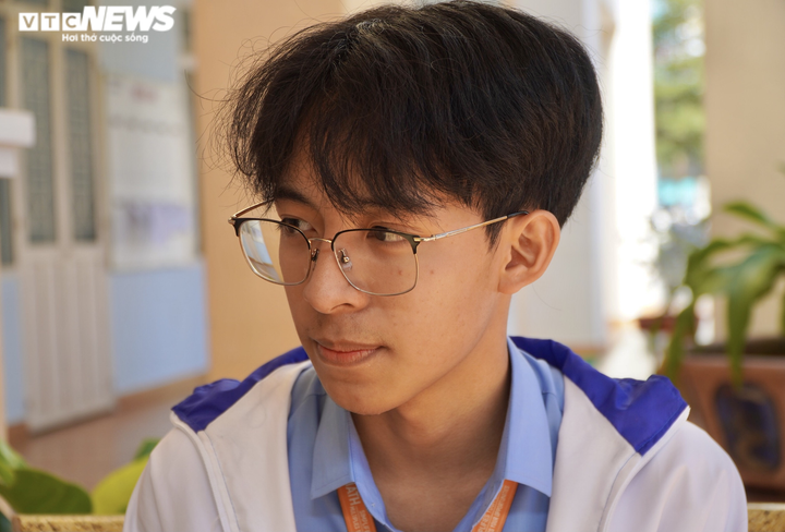 Nam sinh chuyên Toán giành giải nhất Văn quốc gia chia sẻ bí quyết học hiệu quả - 2
