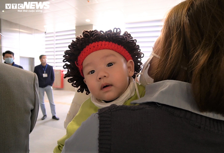 Ảnh: Người dân háo hức tham quan đoàn tàu metro Nhổn – ga Hà Nội - 3