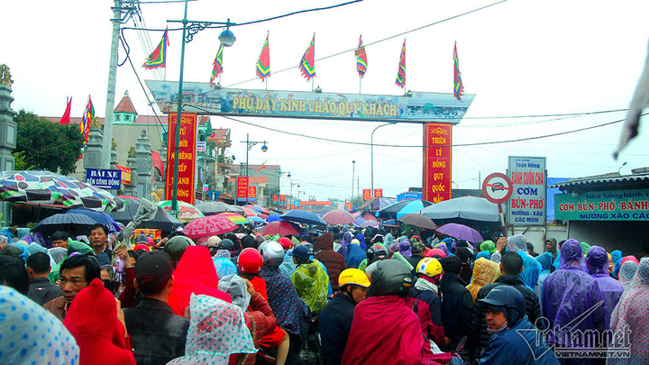 Nam Định dừng tổ chức phiên chợ Viềng 'mua may, bán rủi' - 1