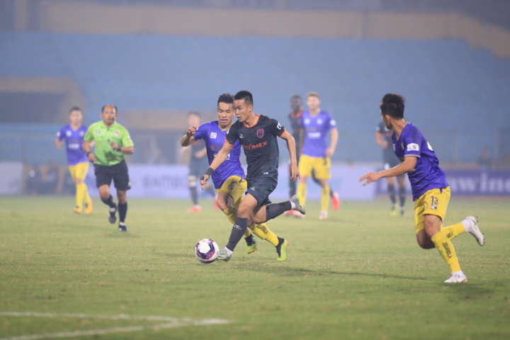 Thua 2 trận liên tiếp, HLV Hà Nội FC lo không vào được nhóm đua vô địch - 1