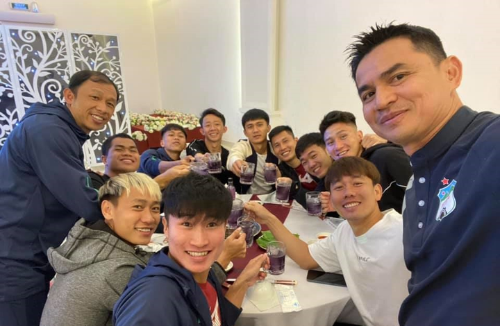 Kiatisak: Bầu Đức dốc công của không phải để HAGL chỉ lo trụ hạng - 1