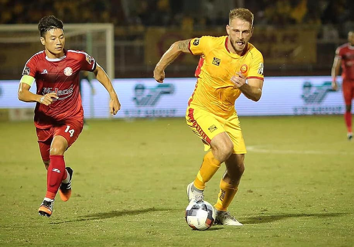 Bị thanh lý hợp đồng, tiền đạo ngoại tố CLB Nam Định 'dối trá' - 2