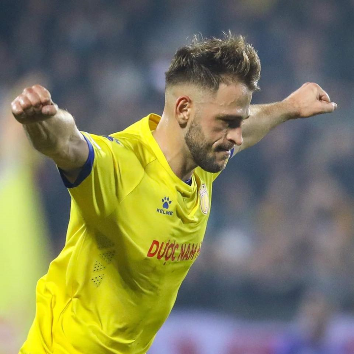 Bị thanh lý hợp đồng, tiền đạo ngoại tố CLB Nam Định 'dối trá' - 1