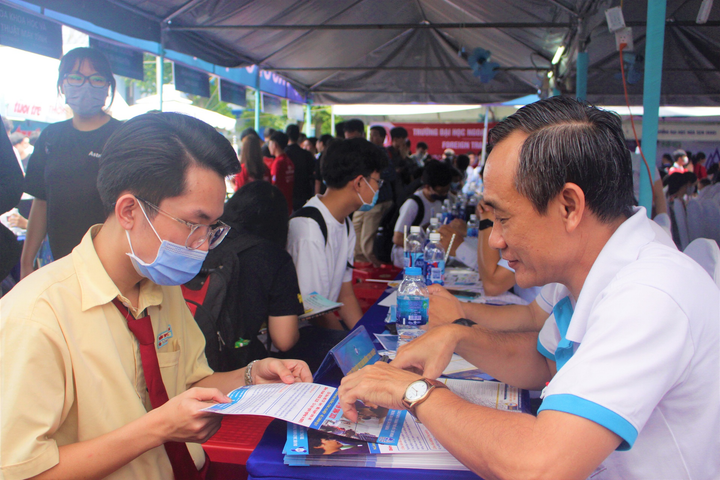 Thi tốt nghiệp THPT năm 2021: Cân nhắc cho thí sinh đổi nguyện vọng nhiều lần - 1