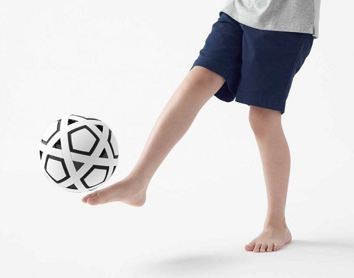 Nhật Bản chế tạo quả bóng đá không cần bơm, không bao giờ xì hơi - 4