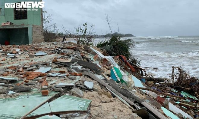 Triều cường quật sập nhà dân ven biển ở Quảng Ngãi: Dựng kè chống sạt lở - 2