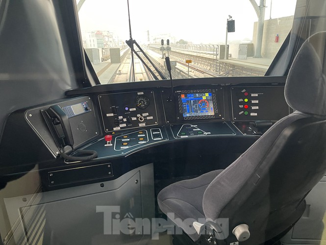 Ngắm nội thất hiện đại của tàu tuyến metro Nhổn - ga Hà Nội - 3