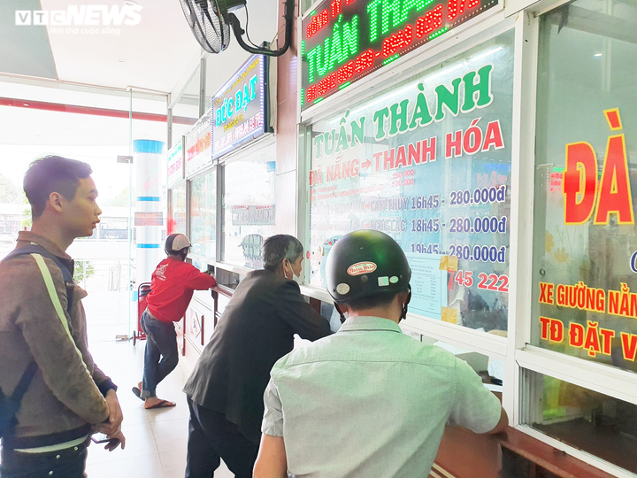 Vé tàu xe Tết ở miền Trung: Khách thảnh thơi, nhà xe bận rộn mời chào - 1