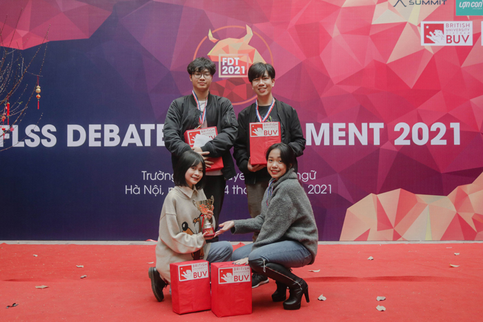 Học sinh chuyên Ngoại ngữ trổ tài tranh biện - 3