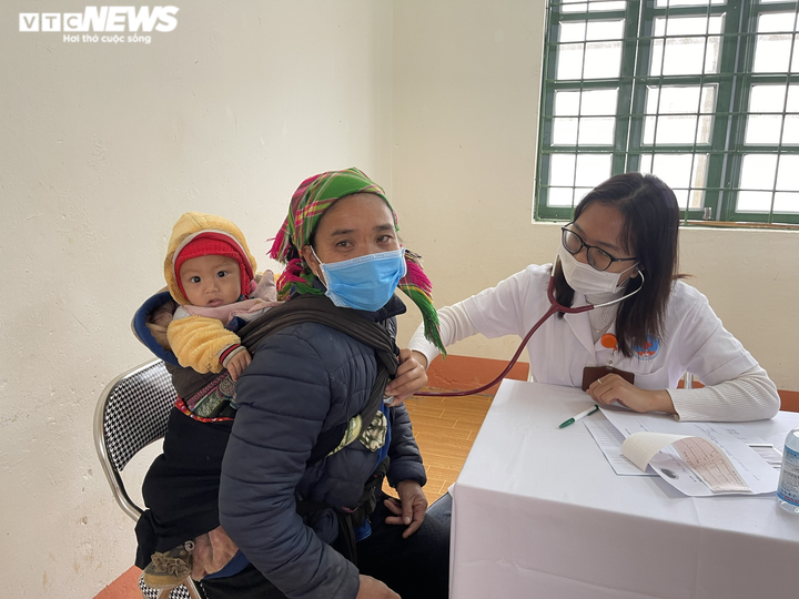 Bệnh viện Hữu Nghị khám bệnh miễn phí cho người nghèo vùng cao - 1