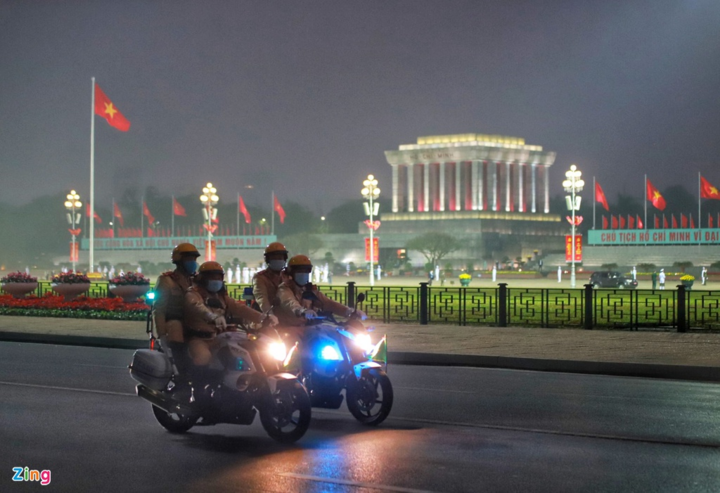 Đại biểu Đại hội Đảng XIII viếng Chủ tịch Hồ Chí Minh - 10