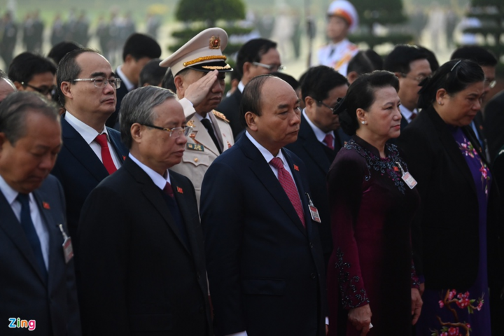 Đại biểu Đại hội Đảng XIII viếng Chủ tịch Hồ Chí Minh - 13
