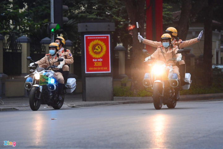 Đại biểu Đại hội Đảng XIII viếng Chủ tịch Hồ Chí Minh - 17