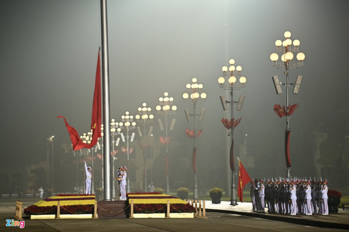 Đại biểu Đại hội Đảng XIII viếng Chủ tịch Hồ Chí Minh - 3