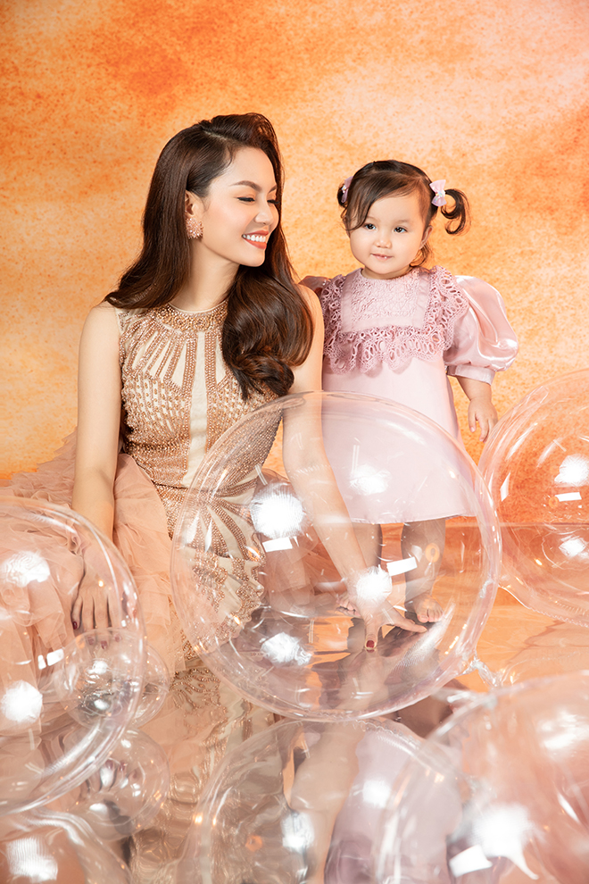 Ca sĩ Ngọc Anh khoe nhan sắc rạng ngời bên con gái yêu - 1