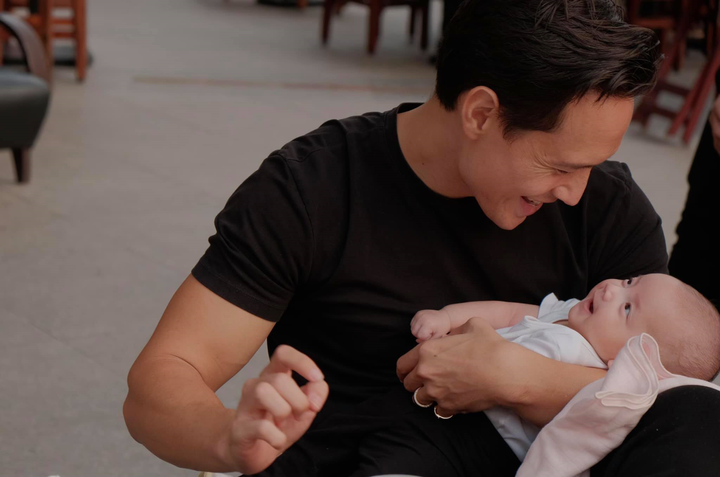 Hồ Ngọc Hà khoe ảnh chụp rõ mặt hai con mới sinh - 2