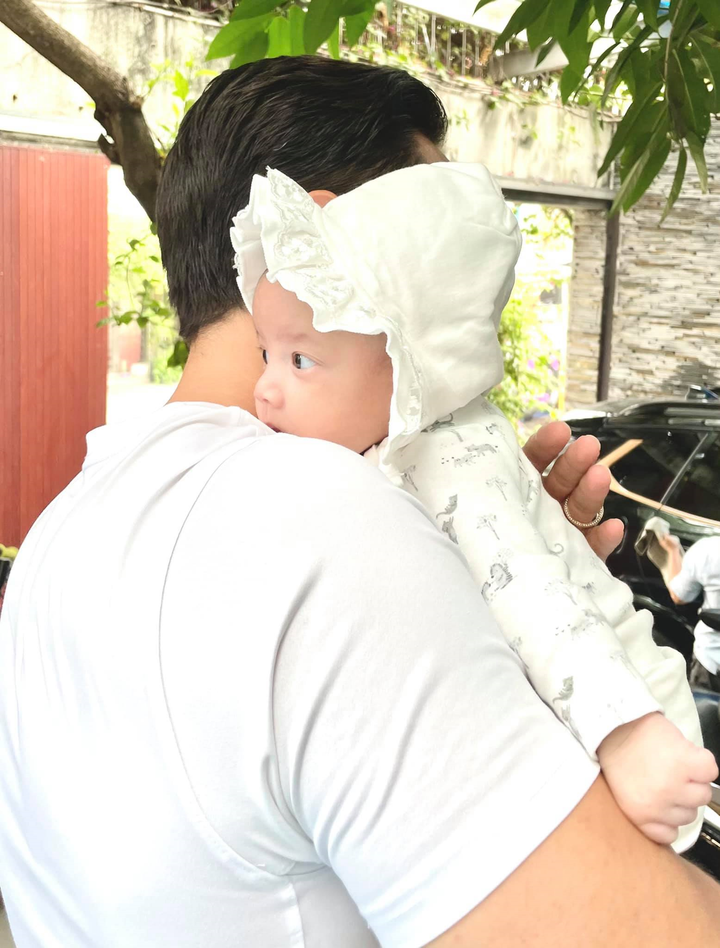 Hồ Ngọc Hà khoe ảnh chụp rõ mặt hai con mới sinh - 3