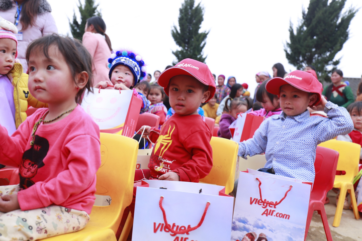 Vietjet mang niềm vui Tết đến với bà con dân tộc - 3