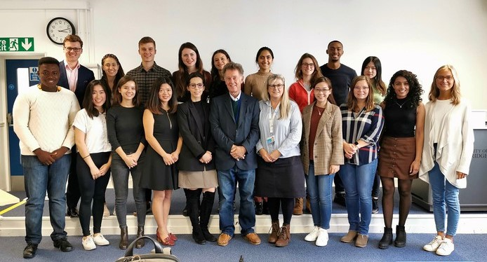 9x Việt tốt nghiệp thạc sĩ trường danh tiếng nước Anh với khóa luận về COVID-19 - 2