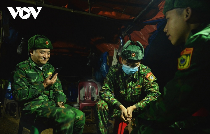 Ảnh: Trắng đêm tuần tra chống dịch trên biên giới Lạng Sơn - 10