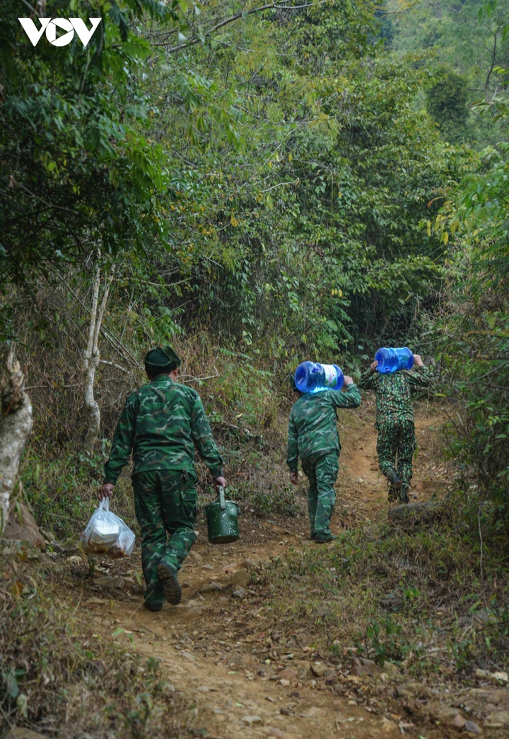 Ảnh: Trắng đêm tuần tra chống dịch trên biên giới Lạng Sơn - 3