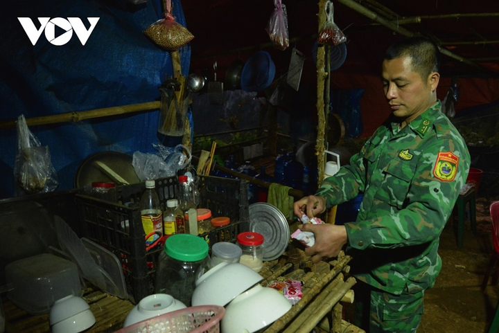 Ảnh: Trắng đêm tuần tra chống dịch trên biên giới Lạng Sơn - 4