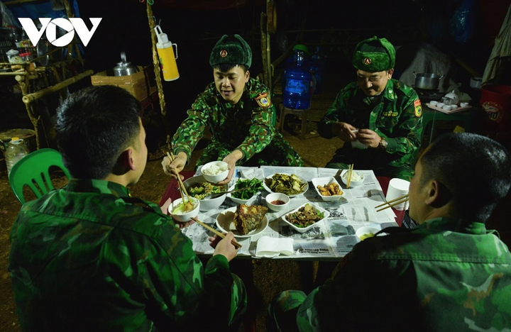 Ảnh: Trắng đêm tuần tra chống dịch trên biên giới Lạng Sơn - 5