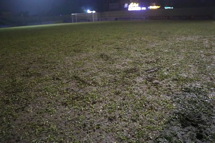 Nhiều sân cỏ ở V-League 2021 có chất lượng kém, mặt sân như ruộng cày - 3