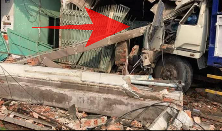 Đồng Nai: Xe tải tông liên tiếp 3 ô tô, 4 xe máy trên đường - 1