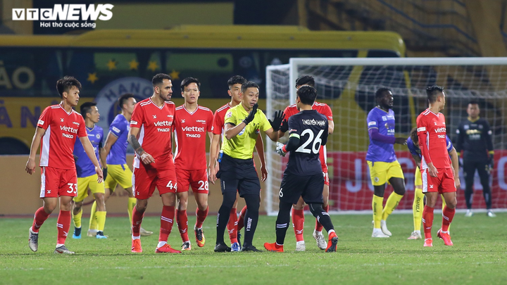 Xóa sổ thói quen xấu của V-League: Trọng tài cứng rắn liệu có đủ? - 2