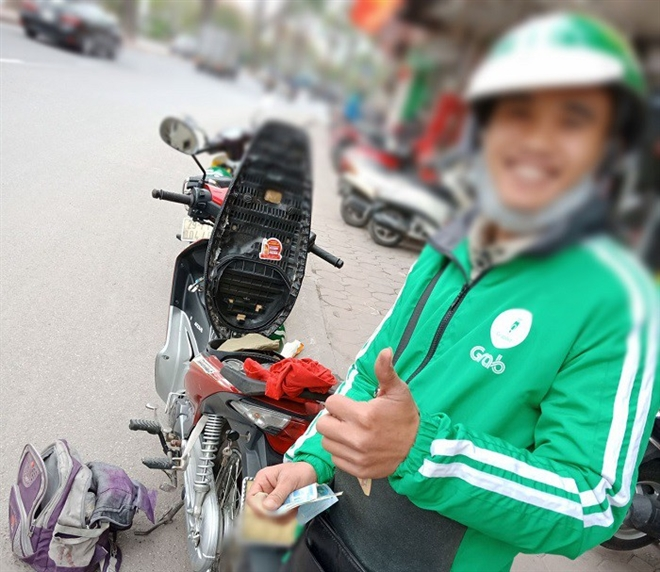 Giáo viên đi dạy 10 năm, lương cũng chỉ bằng phụ hồ - 1