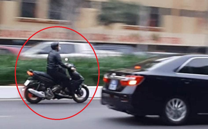 Xử phạt người lái xe máy chạy vào khu vực dẫn đoàn phục vụ Đại hội XIII của Đảng - 1