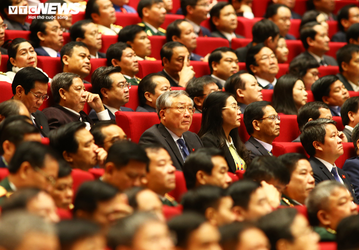 Ảnh: Đại biểu Đại hội XIII của Đảng thảo luận Văn kiện tại hội trường - 9