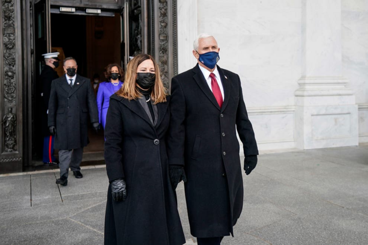 Cựu Phó Tổng thống Mỹ Mike Pence phải ở nhờ - 1
