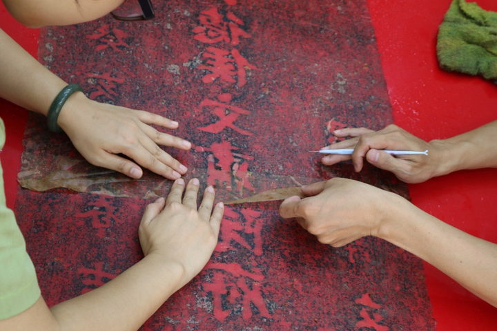 Chàng trai chuyên ‘chữa bệnh’ cho tư liệu Hán Nôm cổ - 2